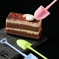 100Pcs Disposable Spoon Shovel Shaped Mini Ice Cream Spoon Food Grade Plastic Dessert Spoons Cake Shop Party Tableware Supplies