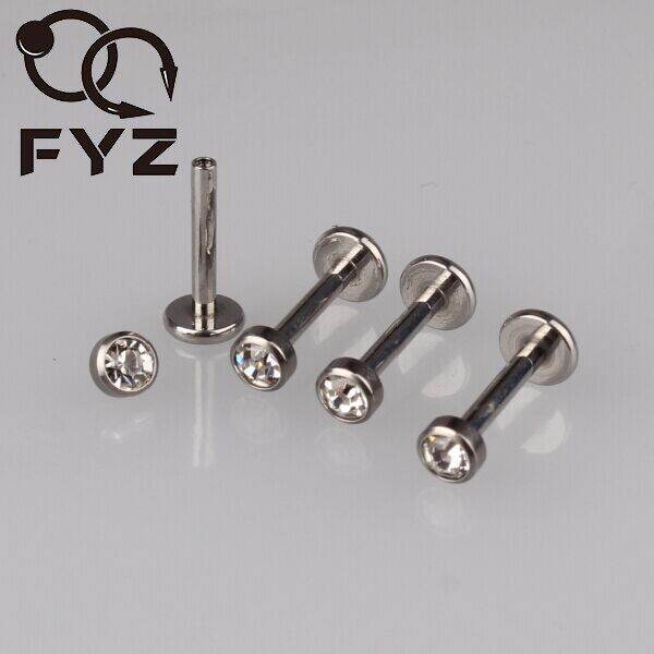 G23ไทเทเนียมเกลียวภายใน Labret 16G(1.2Mm) กระดูกอ่อนหูเกลียว Tragus สตั๊ดเจาะริมฝีปากอัญมณีประดับร่างกาย