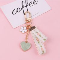 Small Daisy Flower Keychain For Women Cute Bell Heart Leaves Ribbon Key Chains Bag Car Mobile Phone Key Ring Accessories Gift Key Chains