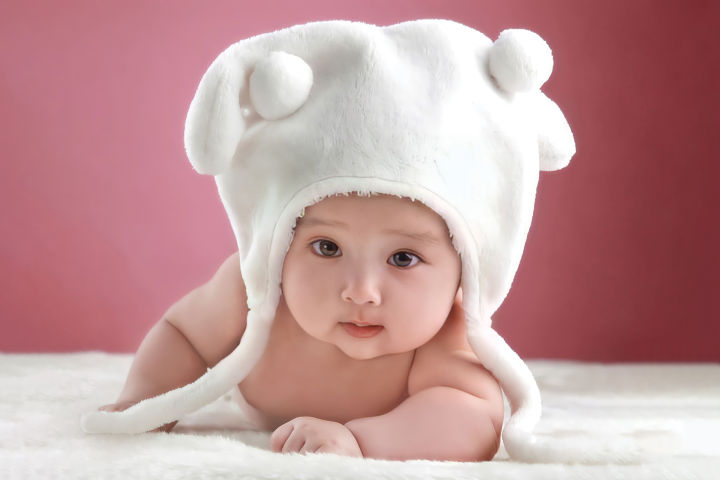 Tranh em bé dễ thương: Khám phá bức tranh đáng yêu với hình ảnh một em bé dễ thương. Với đường nét tinh xảo và sắc màu tươi sáng, bức tranh sẽ mang đến cho bạn cảm giác ấm áp và hạnh phúc khi nhìn vào nó.