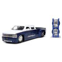 ของเล่น Jada แค่รถบรรทุก1:24 1999 Chevy Silverado รถหล่อด้วยยางแบบชั้นวางสำหรับเด็กและผู้ใหญ่