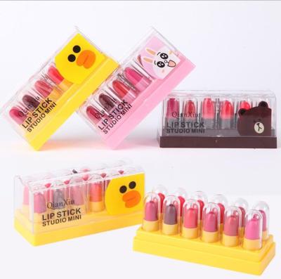 ( ของแท้ / พร้อมส่ง ) QIANXIU-Q005 12Colors/Set Mini Cute 12 Colors Lipstick Waterproof Lip Color 1.2gx12 High Quality Lips Makeup ริมฝีปากราวคริสตัล ใสและโปร่งใส สีสันติดยาวนาน มี 12 สี  *1 ชิ้น  รหัสสินค้า 6036