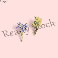 【hot sale】 ◑♣ B36 Sunflowers Iris Enamel Pins Bouquet Brooches Bag Clothes Lapel Pin Badge Cartoon Plant Jewelry Gift for Lover Girl Friend