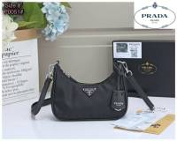 กระเป๋าสะพายข้าง Prada 8 นิ้ว