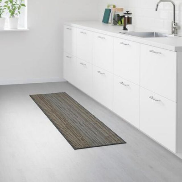Thảm Nhà Bếp Bratbjerg Ikea sẽ mang đến cho không gian nhà bếp của bạn một phong cách hoàn toàn mới. Với chất liệu bền chắc và khả năng chống trượt, thảm sẽ giúp cho quá trình nấu nướng và làm sạch bếp trở nên dễ dàng hơn bao giờ hết. Hãy xem ảnh để tìm hiểu thêm về sản phẩm thảm nhà bếp Bratbjerg của Ikea.