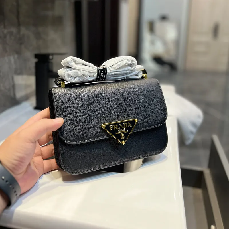 ▷Original◁【Gift Box Packaging】New Prada Saffiano Crossbody Handbag Simple  Versatile Bag Fashion Daily Holiday Bag 22*14cm PDC