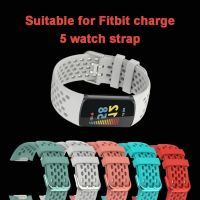 ﹍▤ Silikonowy pasek do zegarka opaska na nadgarstek silikonowa wymienna opłata sportowa 5 zegarek na rękę pasek Fitbit Charge5 akcesoria