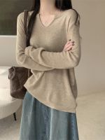 original Uniqlo NEW Lazy style retro loose v-neck knitted long-sleeved T-shirt for women in spring and autumn thin simple slim bottoming shirt trendy top