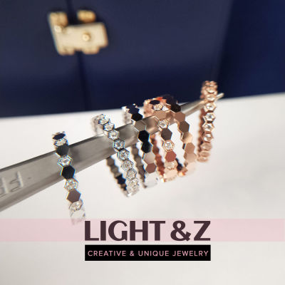 LIGHT &amp; Z Ins สไตล์แหวนโลหะผู้หญิงดาวกับรังผึ้งฝังเพทายเครื่องประดับเรขาคณิต