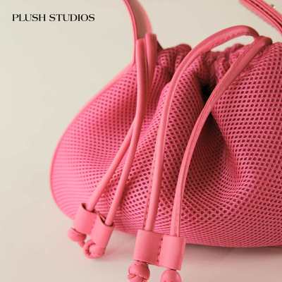 กระเป๋าสะพายข้าง Plush Studios  รุ่น Wonton Bag