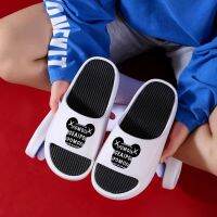 slippers ฤดูร้อนที่นุ่มเป็นพิเศษบ้านอาบน้ำในห้องน้ำพื้นหนาสำหรับใส่ในร่มและกลางแจ้งรองเท้าแตะใช้ในบ้านสำหรับคู่รัก