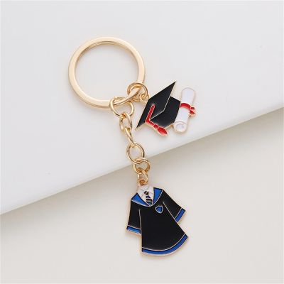 Cute Academic Dress Keychain with Metal Bachelors Cap Pendant for Students Bag Charms Accessories Creative Graduation Gifts Key Chains