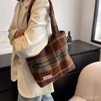 □ Autumn and winter retro mixed color casual grid simple large capacity single shoulder womens bag commuting