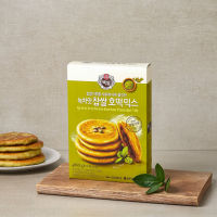 CJ Green Tea Sweet Korean Pancake Mix (แป้งสำเร็จรูปสำหรับทำขนมโฮต๊อกพร้อมไส้ รสชาเขียว) 400g  녹차맛 찹쌀호떡믹스