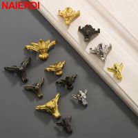 【CW】 NAIERDI 4PCS Retro Decorative Corner Brackets Box Legs Antique Box Corner Protector for Jewelry Case Wood Storage Box Edge Cover