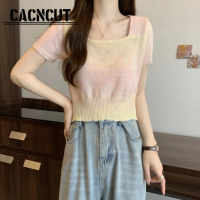 CACNCUT สเวตเตอร์เสื้อแขนสั้นมีปกสี่เหลี่ยมสีตัดกันของผู้หญิง2023ฤดูร้อนใหม่เสื้อเข้ารูปสั้นขนาดเล็กเฉพาะช่วงฤดูร้อน