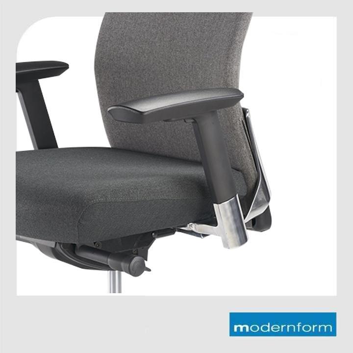 modernform-เก้าอี้สำนักงาน-รุ่น-series15-เบาะสีดำ-พนักพิงกลาง-สีเทา-เก้าอี้ทำงาน-เก้าอี้ออฟฟิศ-เก้าอี้ผู้บริหาร-เก้าอี้ทำงานที่รองรับแผ่นหลังได้ดีเป็นพิเศษ-ปรับที่วางแขนได้-3-ทิศทาง-ปรับล็อคเอนพนักพิง