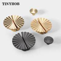 Gold/Gray Nordic Modern Cabinet Knob Sunflower Shape Gold Bathroom Cabinet Handle Round Wardrobe Door Handles Furniture Hardware