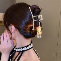 Vintage Metal Pearl Fringe Glowing Lantern Grab Clip Fashion Geometric Shark Clip Hairpin Women Elegant Hair Accessories