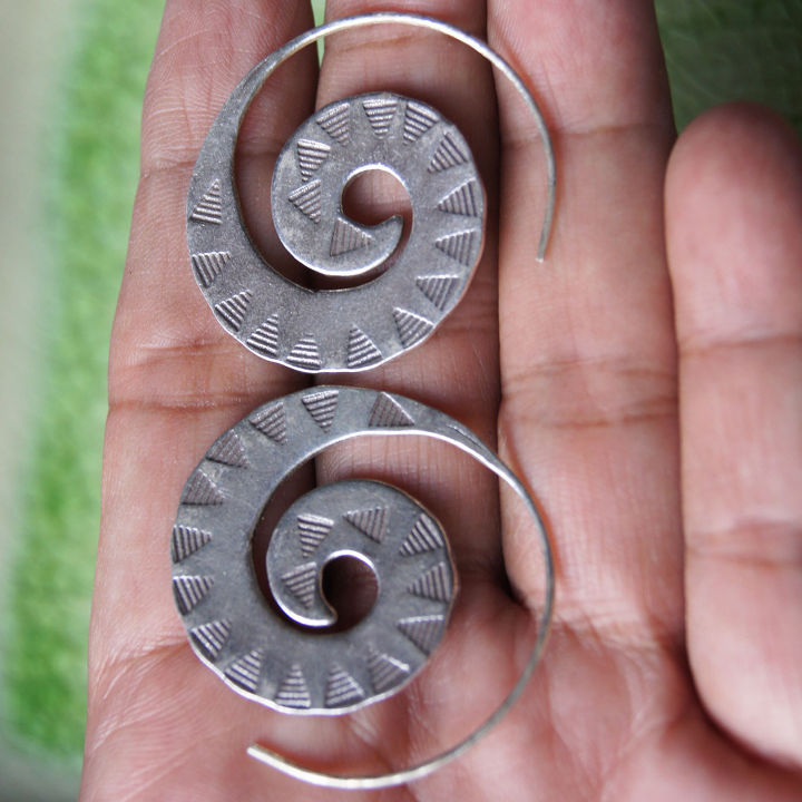 thai-coil-karen-hill-tribe-earrings-98-silver-ตำหูเงินกระเหรี่ยงทำจากมือชาวเขางานฝีมือ-ของฝากชาวต่างชาติชอบมาก-งานทำด้วยมือ
