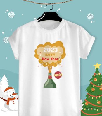 เสื้อยืดลายปีใหม่ Happy New Year &amp; Merry Christmas 2023 ลายน่ารักๆ ผ้า TK ใส่สบาย สีสันสดใส ไม่ยืดไม่ย้วย