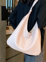 High-end large bag new 2023 fashion texture shoulder bag female large-capacity Messenger Commuter Tote Bucket Bag 【QYUE】