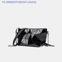 （READY STOCK）✌▤ Messenger bag womens small bag 2023 spring and summer new womens bag fashion rhombus geometric chain shoulder bag Messenger bag YZ