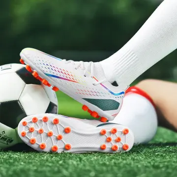 White soccer deals cleats mens