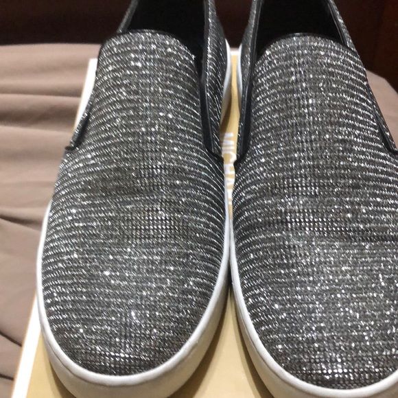 Giày MICHAEL KORS SIGNATURE KEATON SLIP ON 