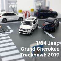 1/64 Jeep Grand Cherokee Trackhawk รถของเล่น Jackiekim 3 โมเดลยานพาหนะเอสยูวีฟรีล้อตายโลหะของขวัญคอลเลกชันสำหรับเด็กผู้ชาย