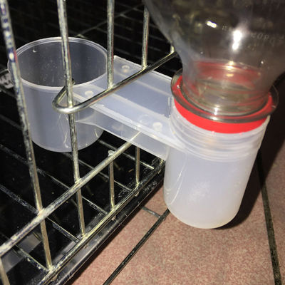 Kui-Min ที่ป้อนสกรูสัตว์เลี้ยงทำจากพลาสติกถ้วยขวดน้ำแมวนกพิราบไก่