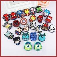 【คุณภาพสูง】DIY รองเท้า Marvel ภาพยนตร์ Animation Marvel Hero อะนิเมะ ตกแต่งรองเท้า Charms Pins สติกเกอร์ Jibbitz บุคลิกภาพสำหรับ