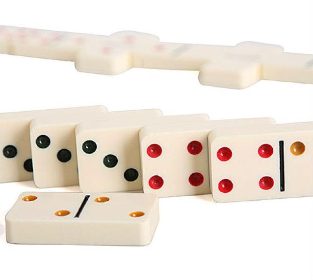 Bộ chơi cờ Domino liên hiệp: Với bộ Domino liên hiệp, bạn không chỉ có thể thư giãn và giải trí mà còn có thể tham gia vào một cộng đồng lớn. Bộ Domino được kết hợp từ nhiều loại gỗ và thiết kế đẹp mắt. Hãy trổ tài cá nhân và trở thành một thành viên đáng tự hào của cộng đồng chơi Domino liên hiệp.
