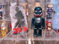 (ของแท้) Bearbrick series​ 28 Godzilla 100% แบร์บริค พร้อมส่ง Bearbrick by Medicom Toy มือ 2 ตั้งโชว์ สภาพดี มีการ์ด