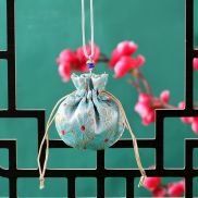 COSE Rắn Màu Sắc Mịn Cổ dây chuyền Đồ trang sức Bao Bì Nhỏ Trung Quốc
