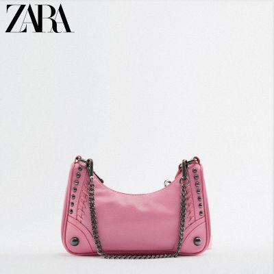 2023 Zaraอาร์คันซอกระเป๋าผู้หญิง,กระเป๋าสีแดงกุหลาบใหม่ฤดูใบไม้ผลิและฤดูร้อนสไตล์ร็อคสายโซ่แบบพกพาหมุดย้อนยุคกระเป๋ารักแร้