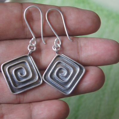 Square very nice earrings pure silver Thai Karen hill tribe สี่เหลี่ยม สวยงามไทยตำหูเงินกระเหรี่ยงทำจากมือชาวเขางานฝีมือสวยของฝากที่มีคุณค่าของฝากถูกใจ มีคุณค่