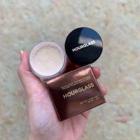 Hourglass Veil Translucent Setting Powder # Translucent 0.9g. รุ่นขายดี !!!  แป้งฝุ่นสูตร Translucent  สำหรับใช้เป็นแป้งเซ็ตใบหน้าหลังแต่งหน้าเสร็จ