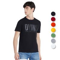 DAVIE JONES เสื้อยืดพิมพ์ลายโลโก้ สีขาว สีเทา สีดำ สีแดง สีเขียว Logo Print T-Shirt LG0018WH RE BK TD GR 25YE 26OR 26BK