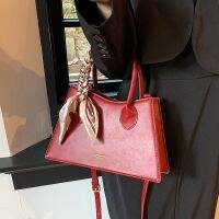 High-end wedding bag niche red bag 2023 new womens bag popular crossbody bag wedding handbag bridal bag 【JYUE】