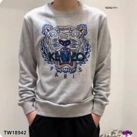 J18942 เสื้อสเวตเตอร์แขนยาว อกปัก Long sleeve sweater with embroidered chest