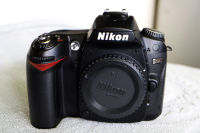 Nikon D90 DSLR Body ตัวกล้อง เป็นครั้งแรกของโลกนั่นเอง และเจ้า Nikon D90 นี้ก็มาพร้อมคุณสมบัติอันโดดเด่นมากมายที่จะให้คุณถ่ายภาพและวิดีโอได้แบบไม่มีเบื่อ ได้แก่ กล้องความละเอียด 12.3 ล้านพิกเซล, ความไวชัตเตอร์สูง 1/4000 ถึง 30 วินาที, ชัตเตอร์ Bulb (B), X