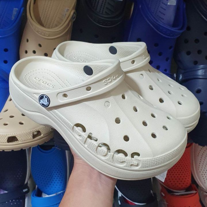 รองเท้าแตะผู้หญิง-crocs-classic-platform-รองเท้าผู้หญิง-รองเท้ารัดส้น-รองเท้าแตะลำลอง-crocs-ผู้หญิง-รองเท้าเผื่อสุขภาพ