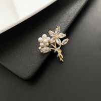 [COD] High-end bouquet brooch exquisite light luxury womens high-end anti-light design niche corsage pin buckle to fix clothes