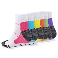 【Sock shop】ผู้ชายสีทึบตาข่ายกีฬาวิ่งเต็มนิ้วถุงเท้านิ้วเท้าชายเย็บปะติดปะต่อกันแฟชั่นถุงเท้าสั้นสบายๆปวดเบาะถุงเท้า