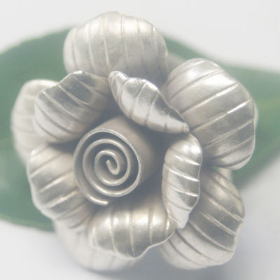 Ring flower pure silver Thai Karen hill tribe silver hand made Size 7 N Circumference 54 mm.Adjustable Its a gift that the recipient likes.