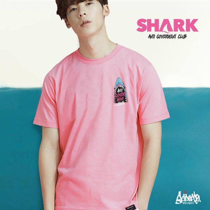 dsl001-เสื้อยืดผู้ชาย-เสื้อยืดราคาถูก-เสื้อไซส์ใหญ่-3xl-4xl-รุ่น-shark-สีชมพู-ใส่ได้ทั้ง-ชาย-หญิง-เสื้อยืดคนอ้วน-เสื้อคนอ้วนbs-เสื้อผู้ชายเท่ๆ-เสื้อผู้ชายวัยรุ่น