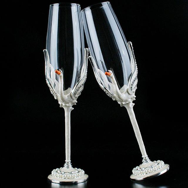 2pcs-creative-wedding-champagne-glass-pair-cocktail-wine-glasses-enamel-gift-swan-rhinestone-goblet-couple-cup-200ml