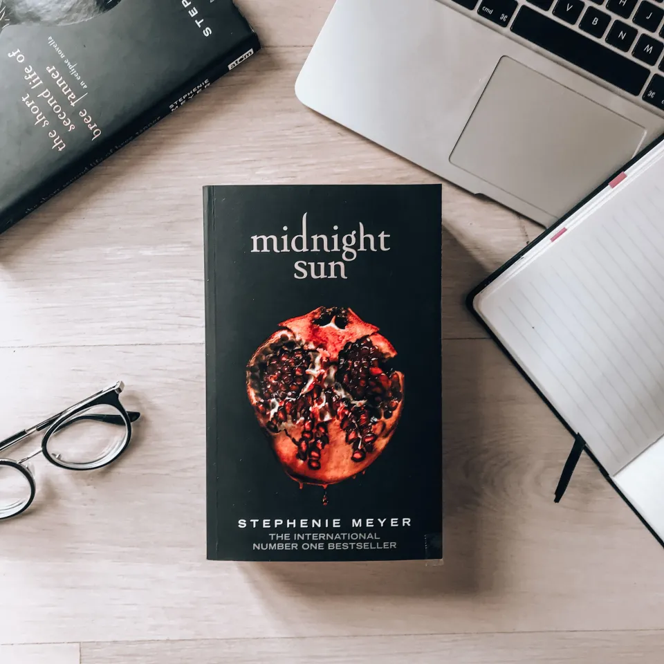 Book Review  Midnight Sun by Stephenie Meyer - life by noosha Books