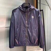 สินค้าใหม่ Moncler Tide Mengkou 2023สินค้ายุโรปเวอร์ชันสูงแฟชั่นของผู้ชายแจ็คเก็ตมีหมวกแบบมีซิปเสื้อแจ็คเก็ตลำลองเรียบง่าย